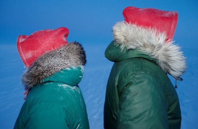 Canadian Rangers from Resolute Bay and Arctic Bay train soldiers in Arctic survival at temperatures as low as minus 60 degrees Celsius at the Crystal City training site in Resolute Bay, Nunavut. 2015–18, pigment print, image courtesy of the artist and Stephen Bulger Gallery. © Louie Palu